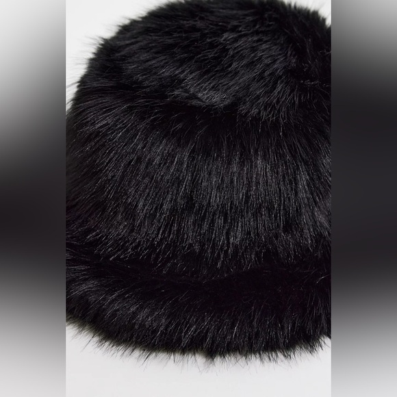 Urban Outfitters Fluffy Faux Fur Bucket Hat One Size - Picture 2 of 7
